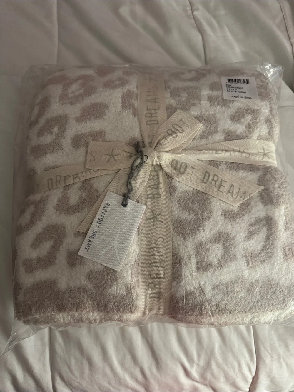 NWT BAREFOOT DREAMS 52” X 74” BAREFOOT IN THE WILD THROW BLANKET